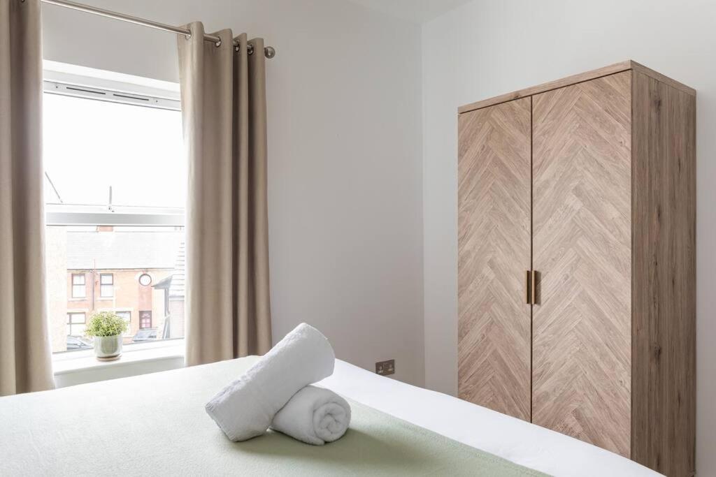 Top Floor, City Centre, Parking Belfast Esterno foto